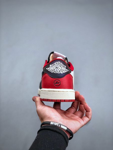 Travis Scott x Fragment x Air Jordan 1 Low 2022新款 喬丹1代聯名款倒鈎男女款籃球鞋 有46碼 Travis Scott x Fragment x Air Jordan 1 Low 2022新款 喬丹1代聯名款倒鈎男女款籃球鞋 有46碼