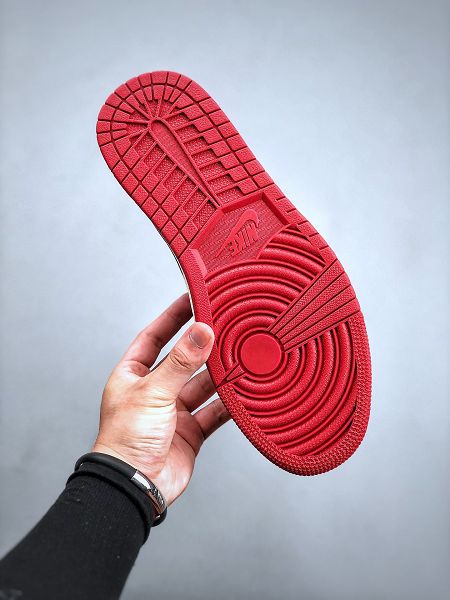 Travis Scott x Fragment x Air Jordan 1 Low 2022新款 喬丹1代聯名款倒鈎男女款籃球鞋 有46碼 Travis Scott x Fragment x Air Jordan 1 Low 2022新款 喬丹1代聯名款倒鈎男女款籃球鞋 有46碼