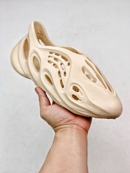 Adidas Yeezy Foam Runner 2020新款 情侶款透氣洞洞鞋