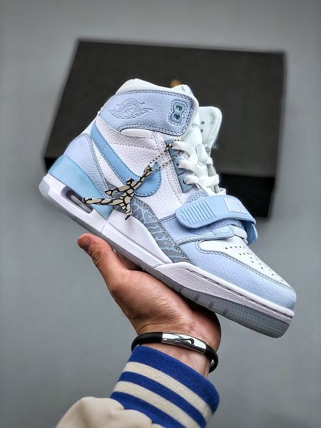 Nike Air Jordan Legacy 312 High Appears in a Chilly 最強三合一混合版本 皮革冰川藍白高幫休閒運動籃球鞋情侶鞋