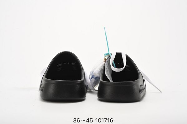 adidas Adilette Clogs 聯名Blokecore 風格 2023全新男女款沙灘鞋 adidas Adilette Clogs 聯名Blokecore 風格 2023全新男女款沙灘鞋