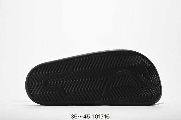 adidas Adilette Clogs 聯名Blokecore 風格 2023全新男女款沙灘鞋 adidas Adilette Clogs 聯名Blokecore 風格 2023全新男女款沙灘鞋