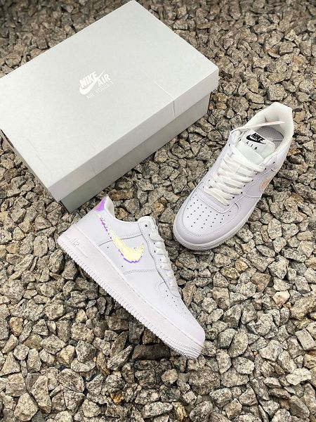 Nike Air Force 1 Low Iridescent Pixel 2021新款 彩虹像素白情侶款休閒板鞋 帶半碼