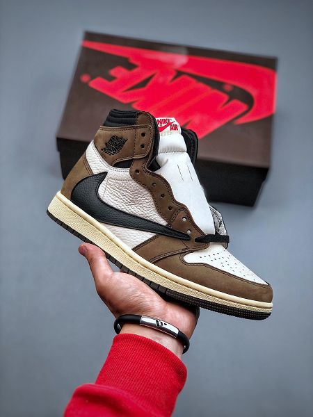Travis Scott x Fragment x Air Jordan 1 Low 2022新款 喬丹1代聯名款倒鈎男女款籃球鞋 有46碼 Travis Scott x Fragment x Air Jordan 1 Low 2022新款 喬丹1代聯名款倒鈎男女款籃球鞋 有46碼