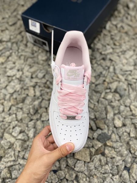 Nike Air Force 1 Mid 07 2025新款女生白粉色休閒鞋